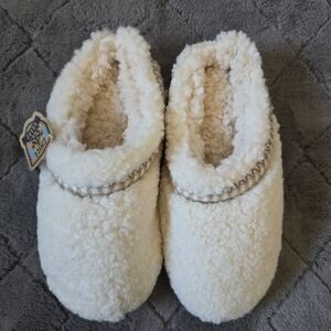 Womens Cozy Cream Slippers